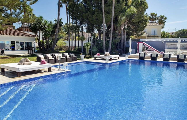 Modern Versace-themed Villa - Foto 21