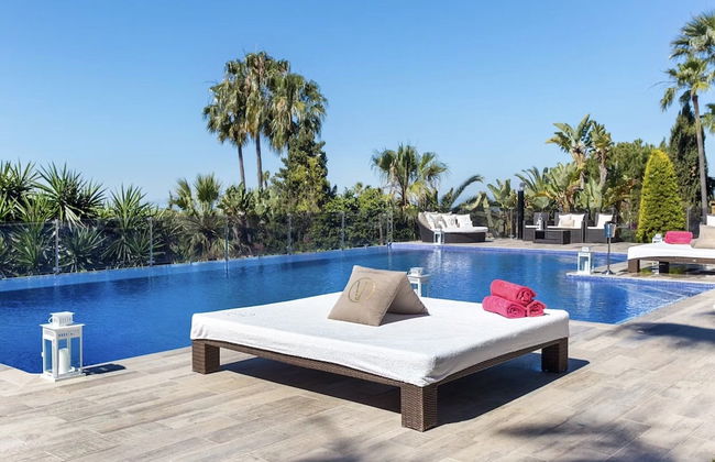 Modern Versace-themed Villa - Foto 22