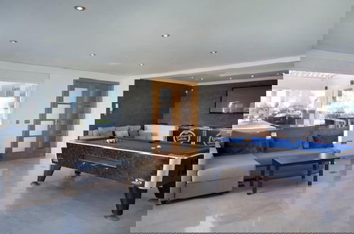 Foto 7 - Modern Versace-themed Villa