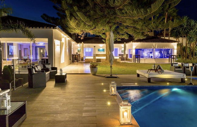 Modern Versace-themed Villa - Foto 1
