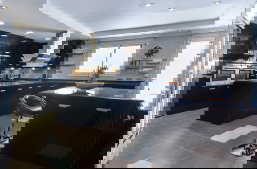 Foto 5 - Modern Versace-themed Villa