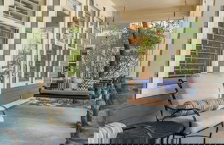 Foto 1 - Teal Dreams by Avantstay 3 Blocks to Beach, Back Patio Seating