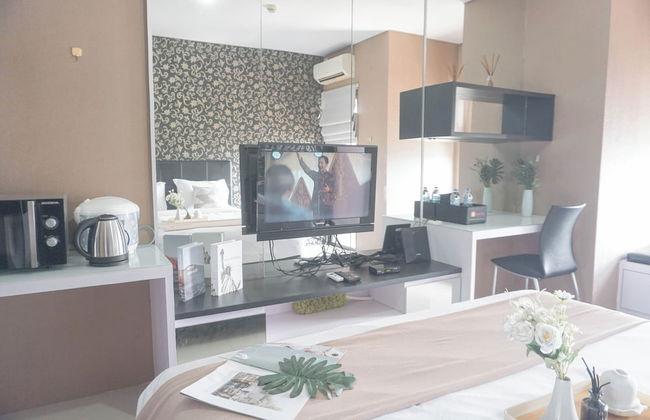Minimalist And Relaxing Studio Room At Tamansari Semanggi Apartment - Photo 6