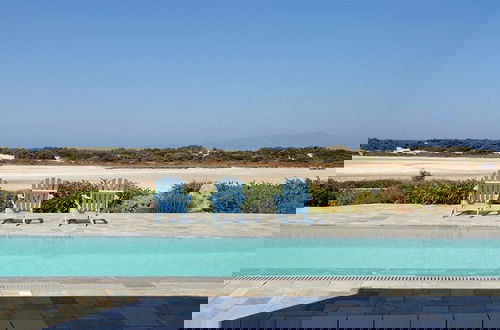 Foto 13 - Glyfada CN Cheerful 5 Bedroom Home on the Beach