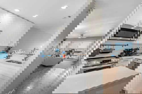Foto 5 - Blue Marlin by Avantstay Beachfront w Views Pool Access Beach Chairs