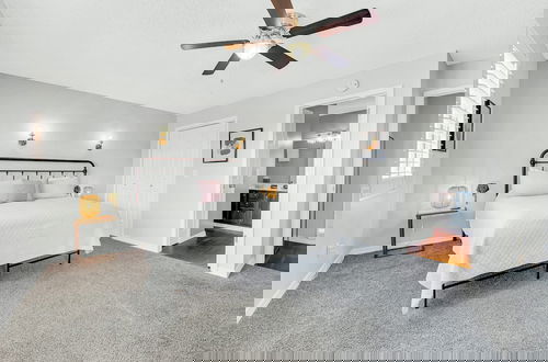 Foto 3 - Bright Stylish Condo w/ Balcony