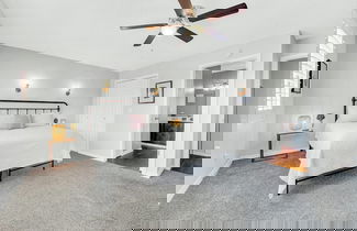 Foto 3 - Bright Stylish Condo w/ Balcony