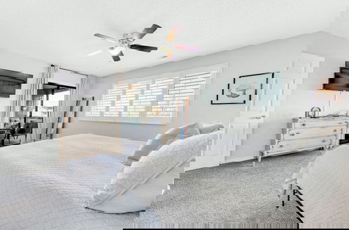 Foto 5 - Bright Stylish Condo w/ Balcony