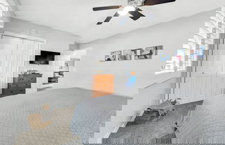 Foto 2 - Bright Stylish Condo w/ Balcony