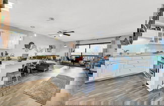Foto 1 - Bright Stylish Condo w/ Balcony