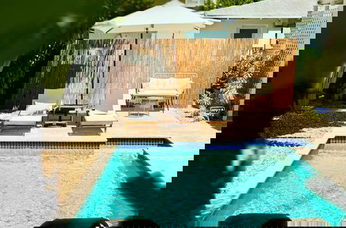 Foto 25 - Islands Inn on the Drive - Poolside Paradise Suite - A1