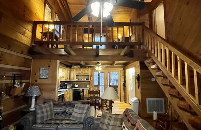 Leave the stress behind!- private hot tub, pet and motorcycle friendly, let peace and nature surround you! 2 Bedroom Home by RedAwning - Foto 6