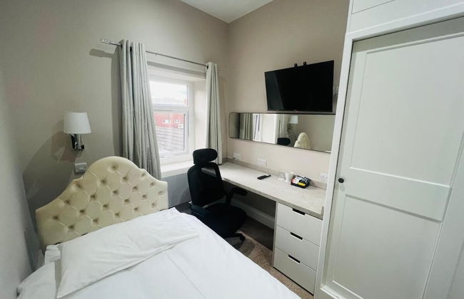 Gaolgate Suites Self Check-in - Photo 3