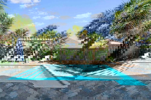 Foto 23 - Sleeps 18! Private Pool, Hot Tub, Near Beach Miramar Dream House by Avantstay