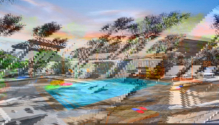 Foto 1 - Sleeps 18! Private Pool, Hot Tub, Near Beach Miramar Dream House by Avantstay