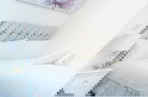 Photo 7 - Sheffield City Apartment Retreat