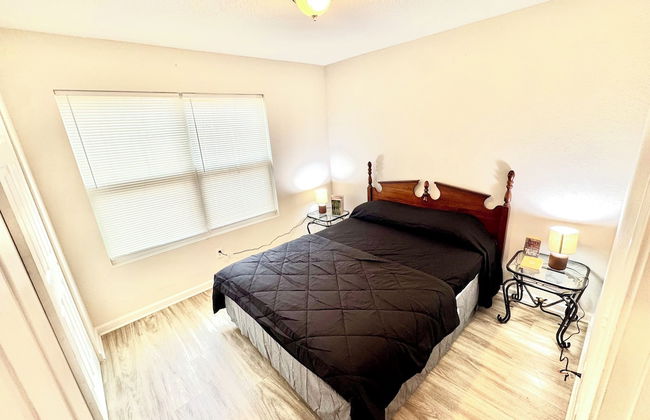 3 Bed Home 5 Mins to JAX Airport & Zoo - Photo 2
