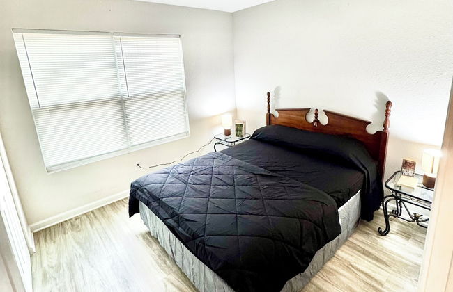 3 Bed Home 5 Mins to JAX Airport & Zoo - Photo 9