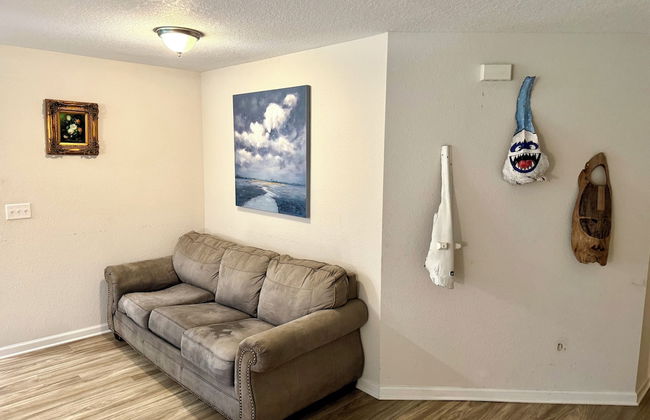 3 Bed Home 5 Mins to JAX Airport & Zoo - Photo 24
