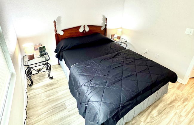 3 Bed Home 5 Mins to JAX Airport & Zoo - Photo 5