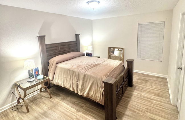 3 Bed Home 5 Mins to JAX Airport & Zoo - Photo 12