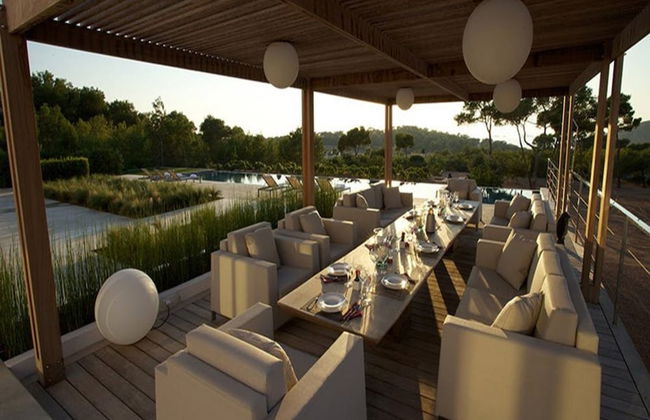 Gorgeous Villa With Views - Photo 15