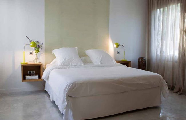 Gorgeous Villa With Views - Photo 5