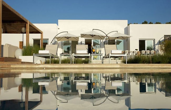 Gorgeous Villa With Views - Photo 33