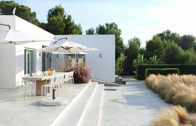 Gorgeous Villa With Views - Photo 17