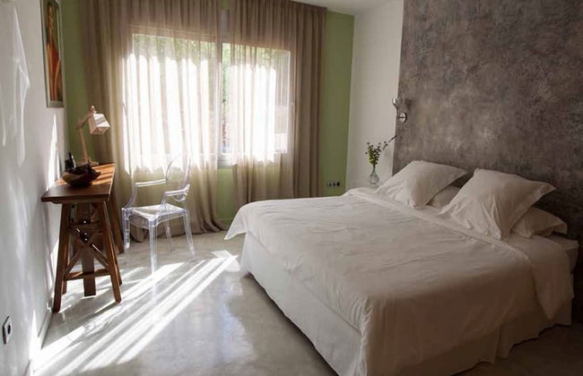 Gorgeous Villa With Views - Photo 8