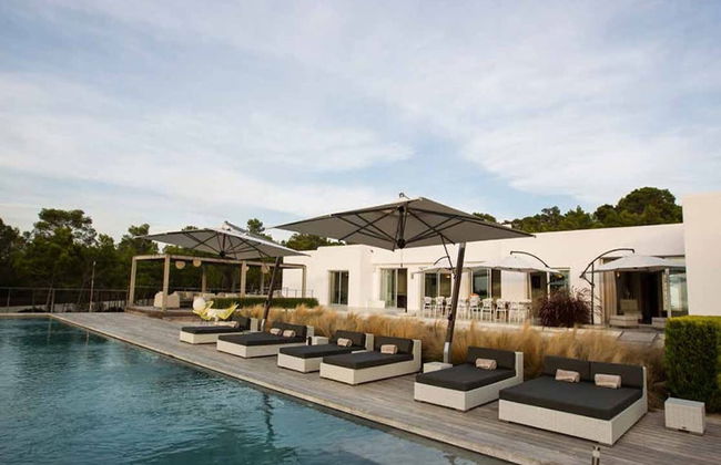 Gorgeous Villa With Views - Photo 20