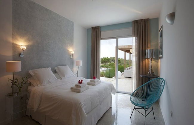 Gorgeous Villa With Views - Photo 2