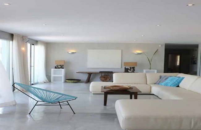 Gorgeous Villa With Views - Photo 11