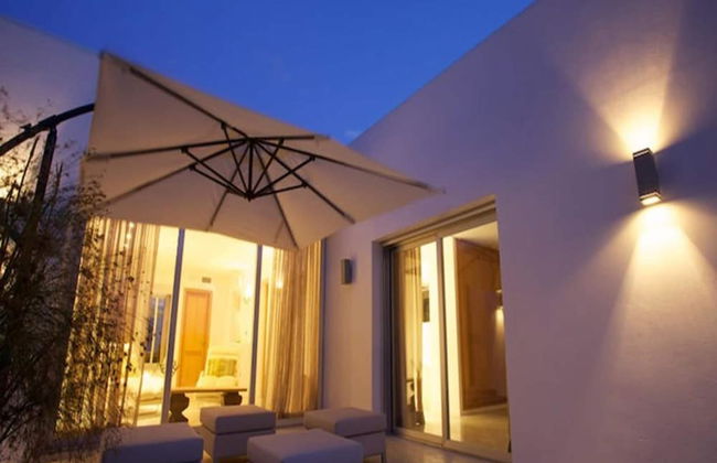 Gorgeous Villa With Views - Photo 30