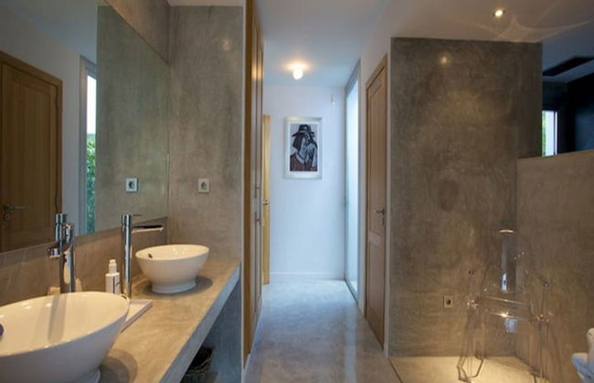 Gorgeous Villa With Views - Photo 19