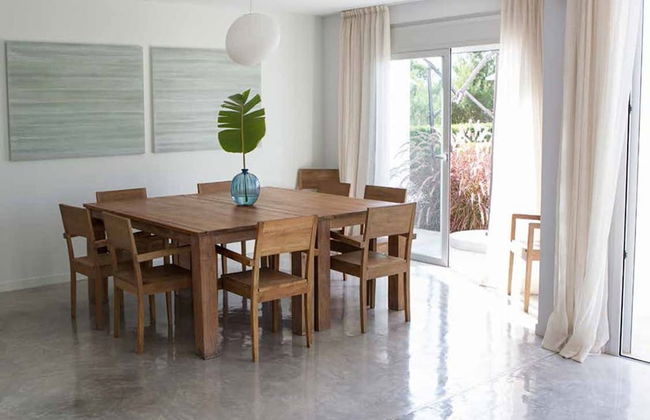 Gorgeous Villa With Views - Photo 26