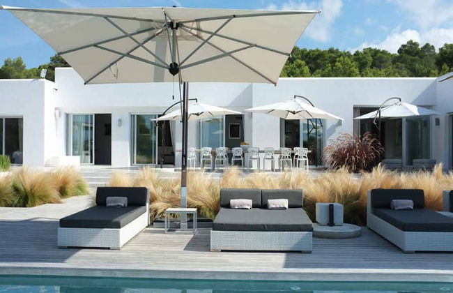 Gorgeous Villa With Views - Photo 32