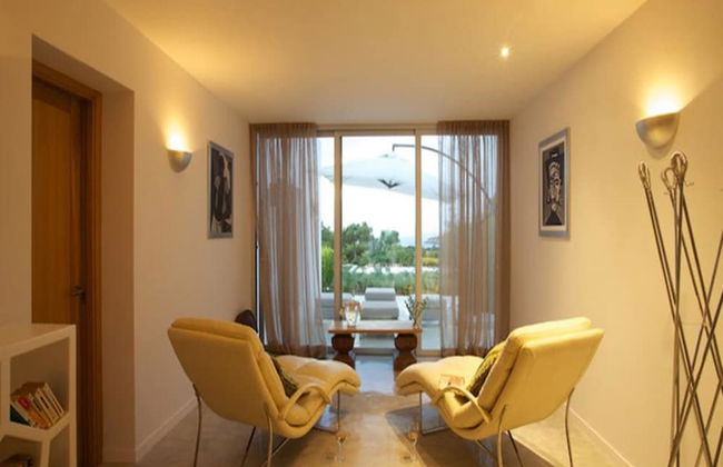 Gorgeous Villa With Views - Photo 22