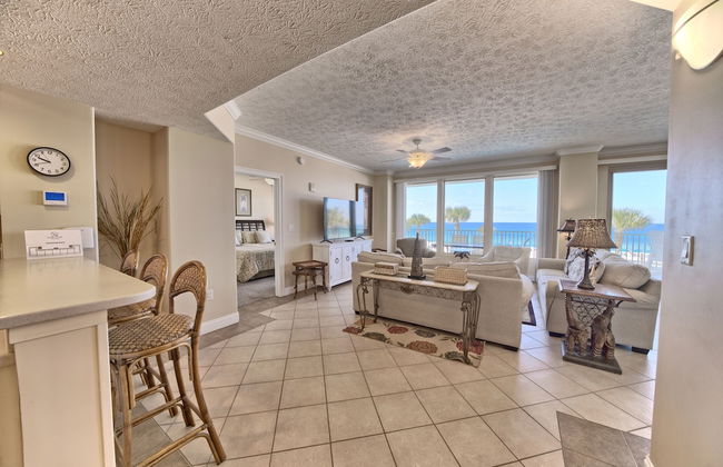 Beautiful Beachfront Condo with Pool View - Unit 0203 by RedAwning - Foto 19