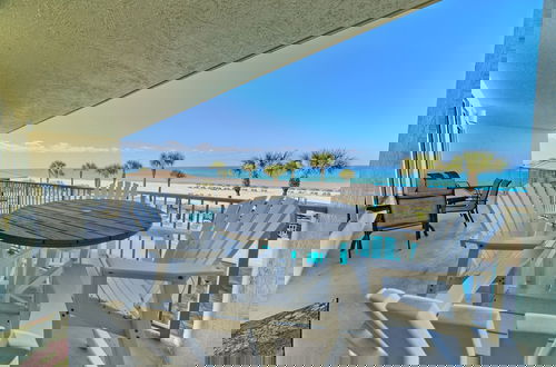 Foto 39 - Beautiful Beachfront Condo with Pool View - Unit 0203 by RedAwning