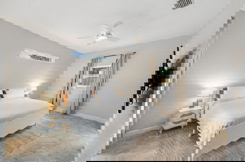 Foto 5 - Modern Oasis 4 Bedroom Home