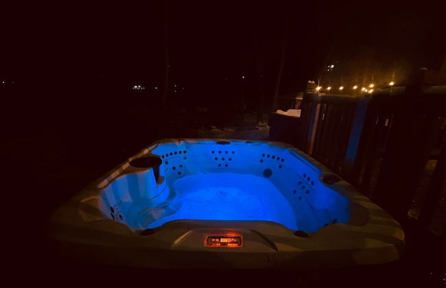 Waterfront Chalet W hot-tub & Pool by RedAwning - Foto 17