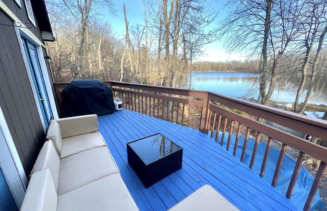 Waterfront Chalet W hot-tub & Pool by RedAwning - Foto 29