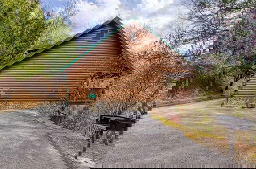 Foto 44 - Cub Path Lodge - Luxurious 5/5 With Theatre Room And Mountain Views! 5 Bedroom Cabin by RedAwning