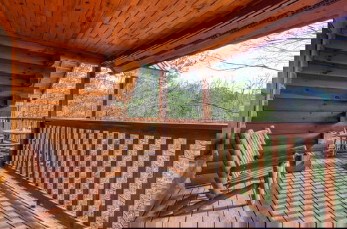Foto 17 - Cub Path Lodge - Luxurious 5/5 With Theatre Room And Mountain Views! 5 Bedroom Cabin by RedAwning
