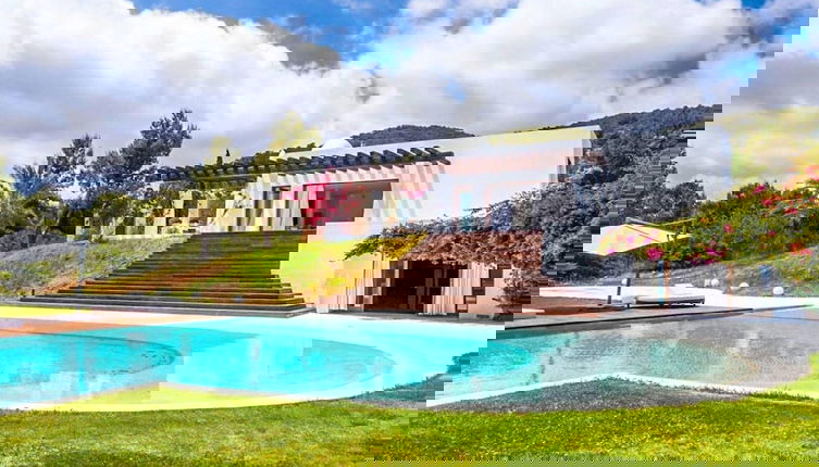Foto 1 - Magnificent Villa With Infinity Pool