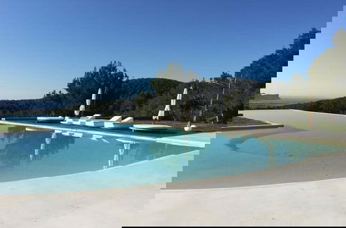 Foto 27 - Magnificent Villa With Infinity Pool