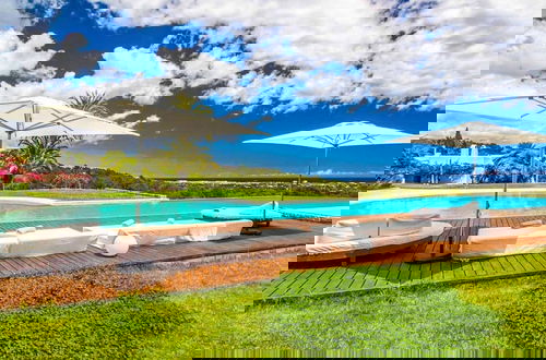 Foto 26 - Magnificent Villa With Infinity Pool