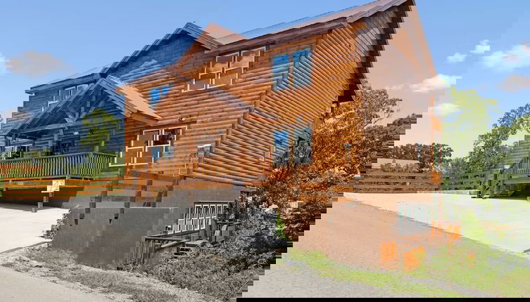 Foto 1 - Smoky Mountain Splash 6 Bedroom Cabin by RedAwning