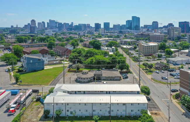 Nashville Nest: Contemporary City Living 2 Bedroom Apts - Photo 55